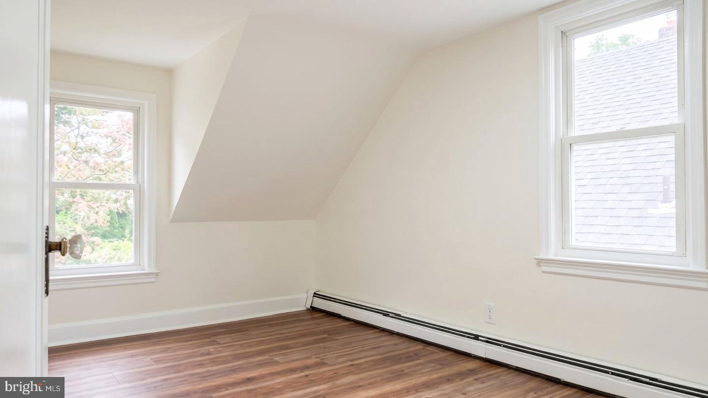 50 Hillhurst Ave Property Photo 13