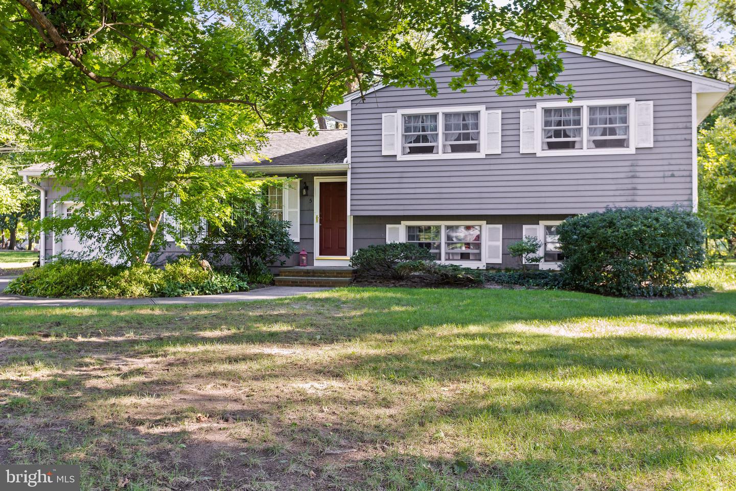 5 Ziff Ln Property Photo 1