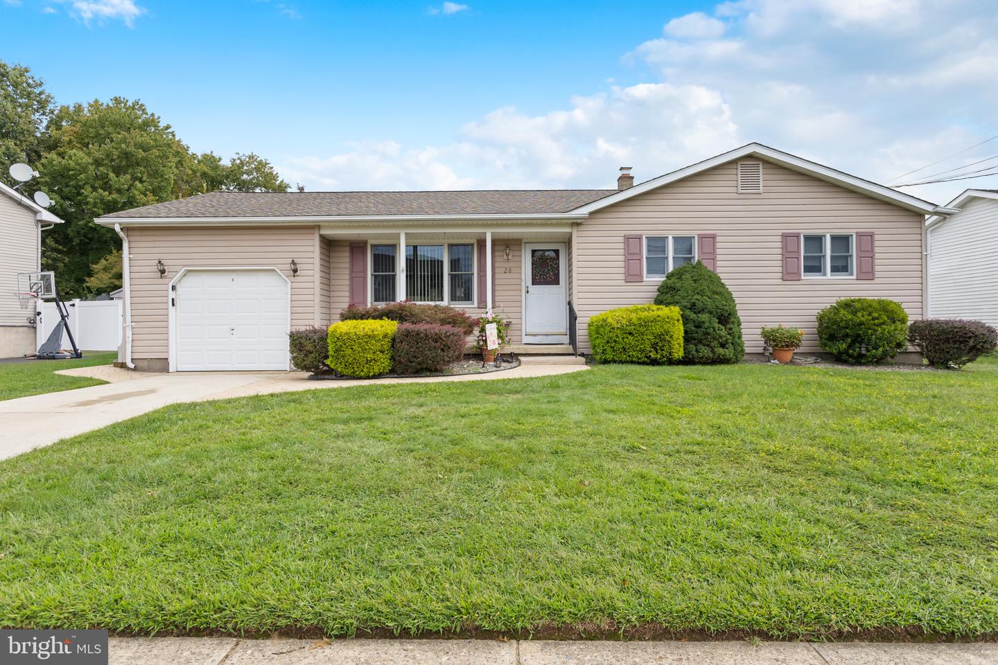 28 Dan Rd Property Photo 1