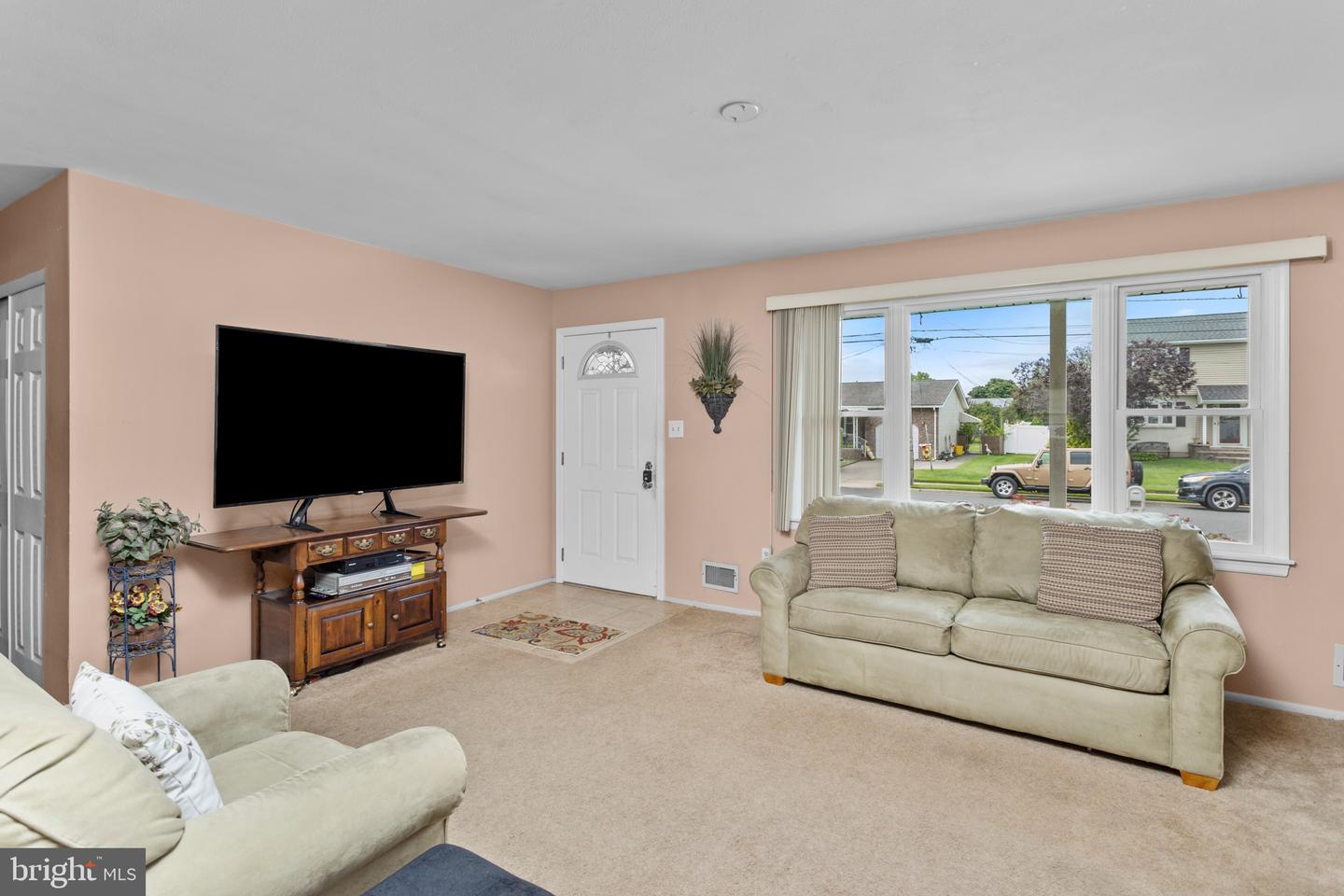 28 Dan Rd Property Photo 4