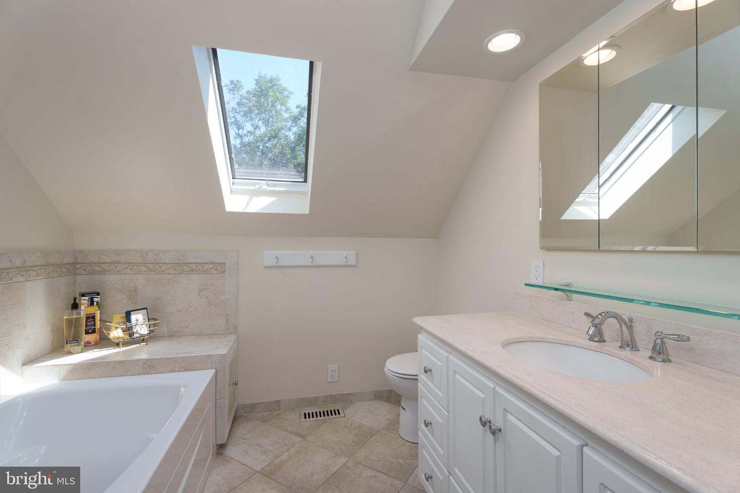 19 Maple Ln Property Photo 23