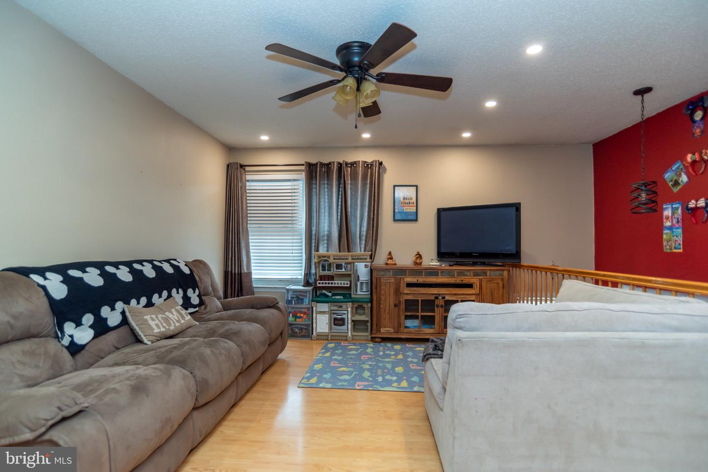 204 Lansdowne Ct Property Photo 5
