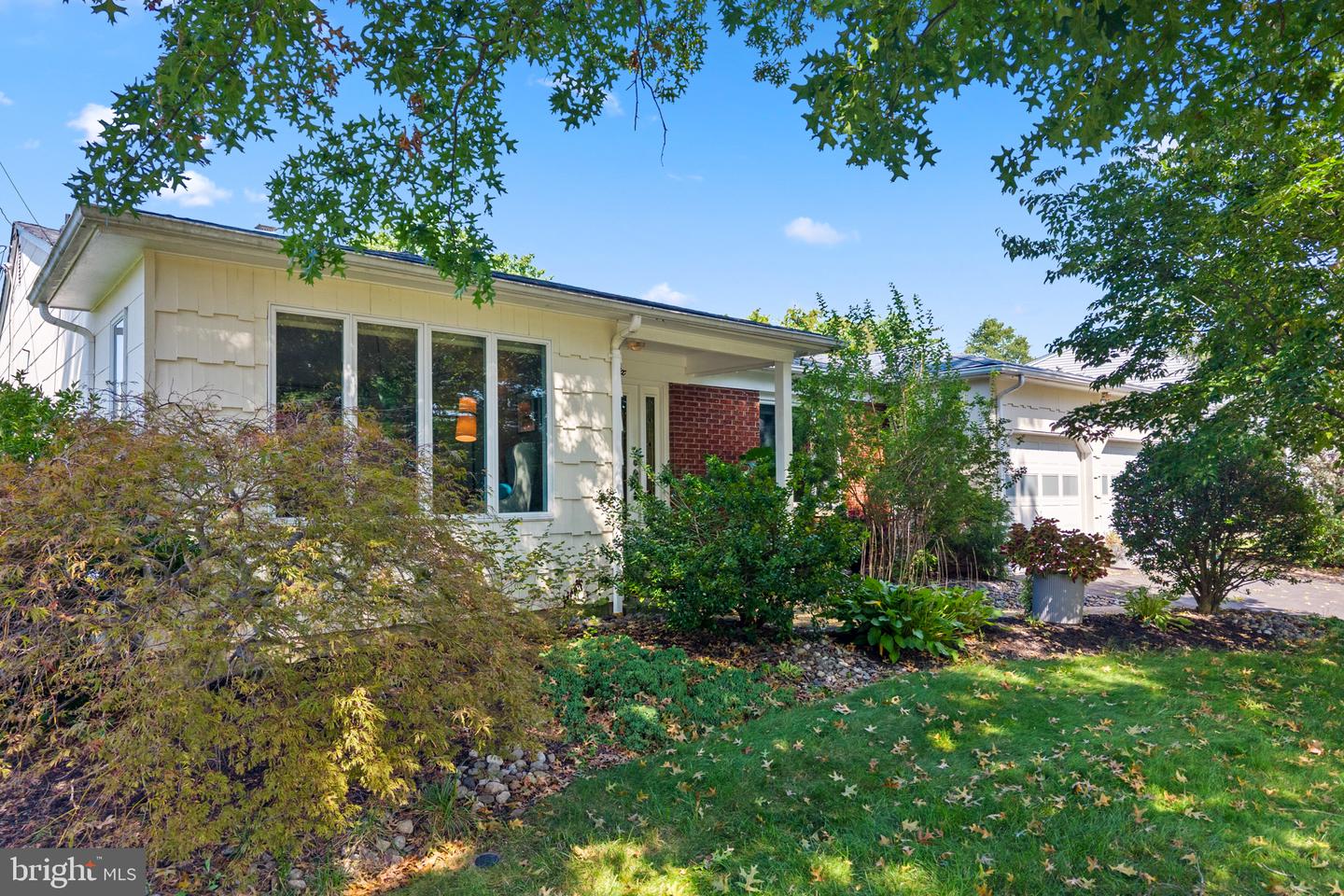 6 Martin Ln Property Photo 2