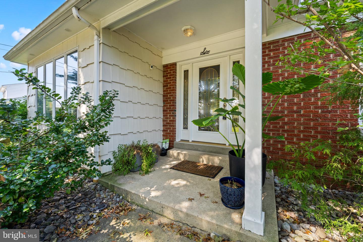 6 Martin Ln Property Photo 5