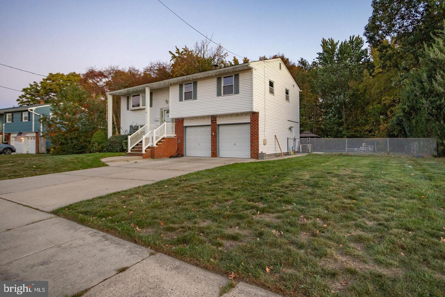 46 CARL SANDBURG RD Property Photo 1