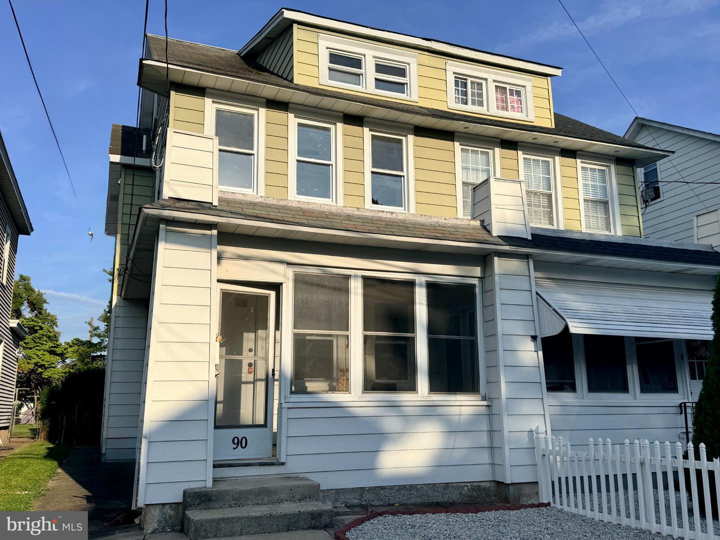 90 Marshall Ave Property Photo 2