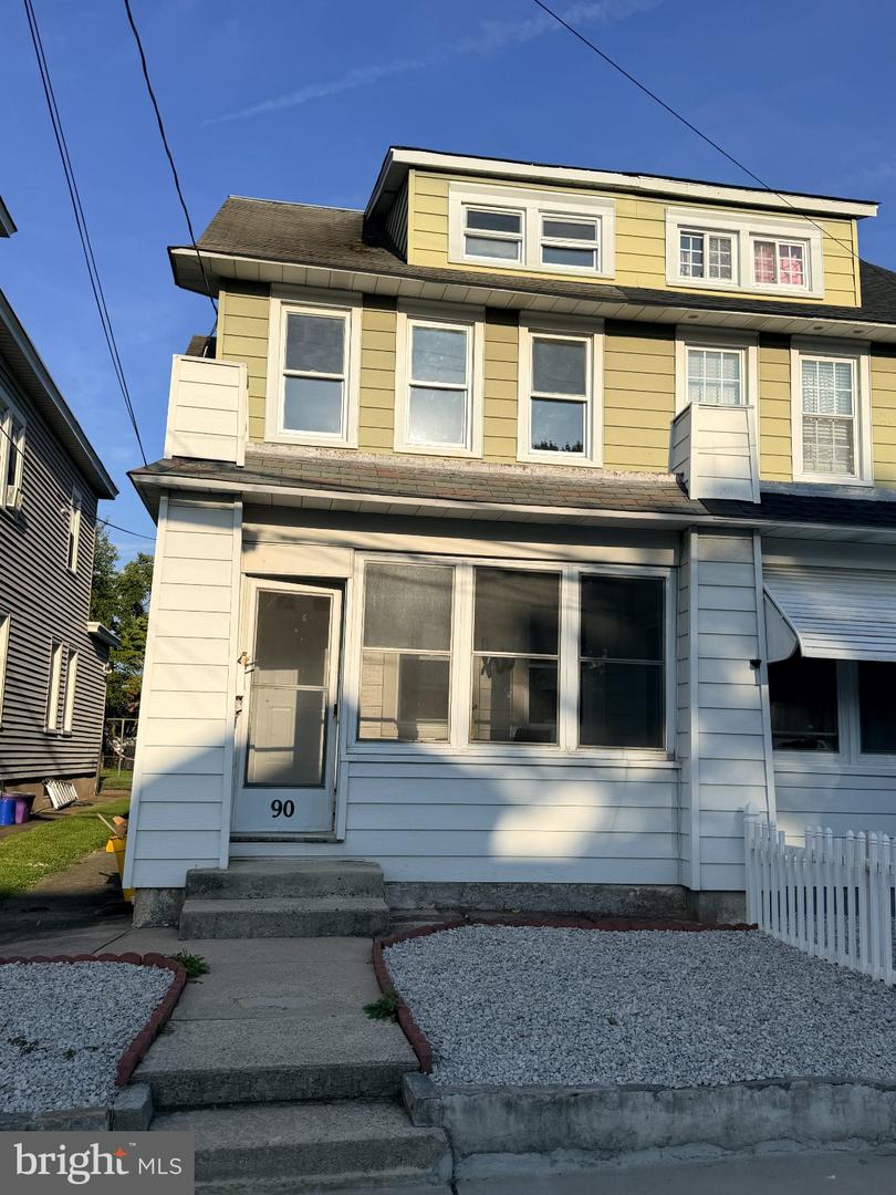 90 Marshall Ave Property Photo 3