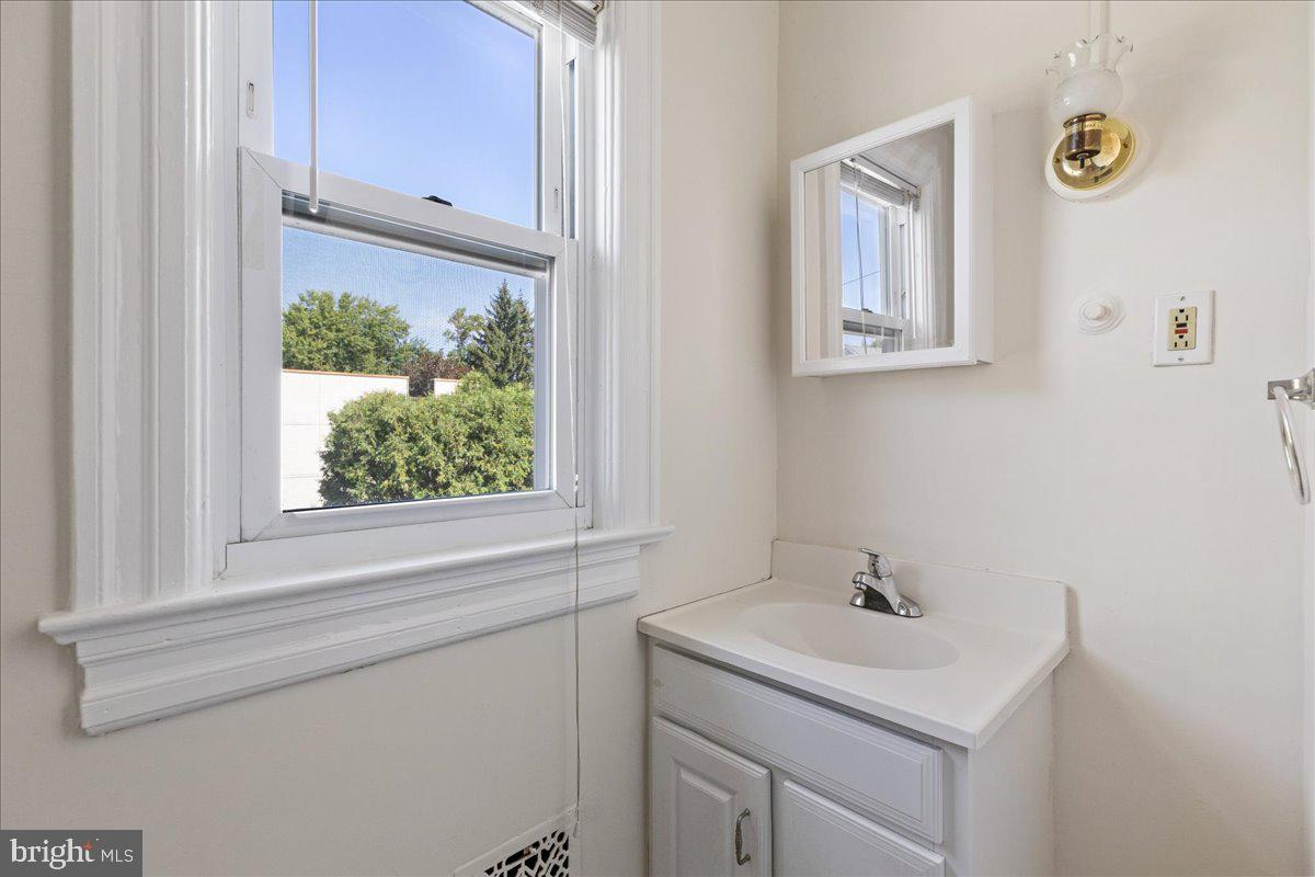 60 Wiggins St Property Photo 8