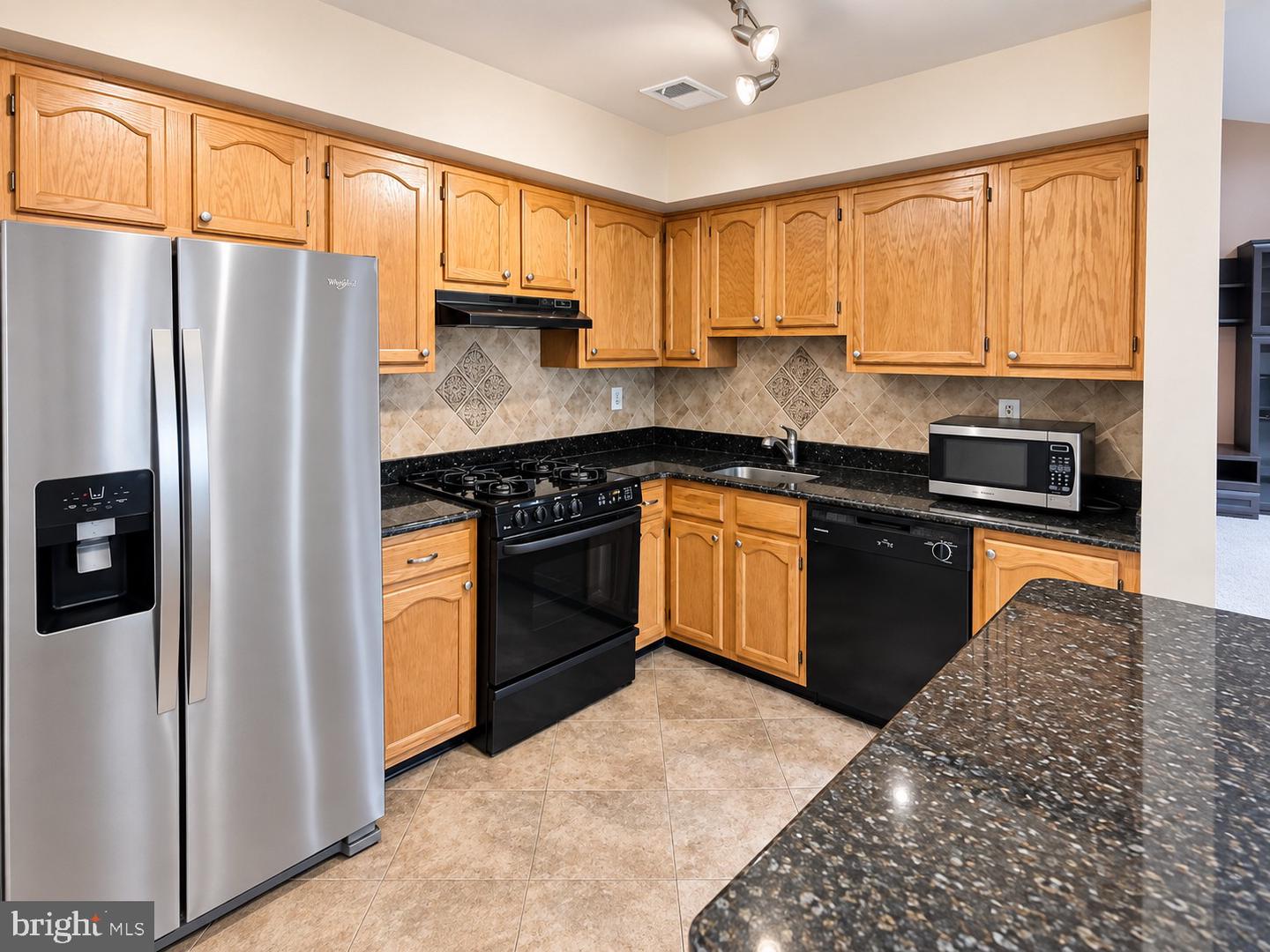 207 Salem Ct #11 Property Photo 4