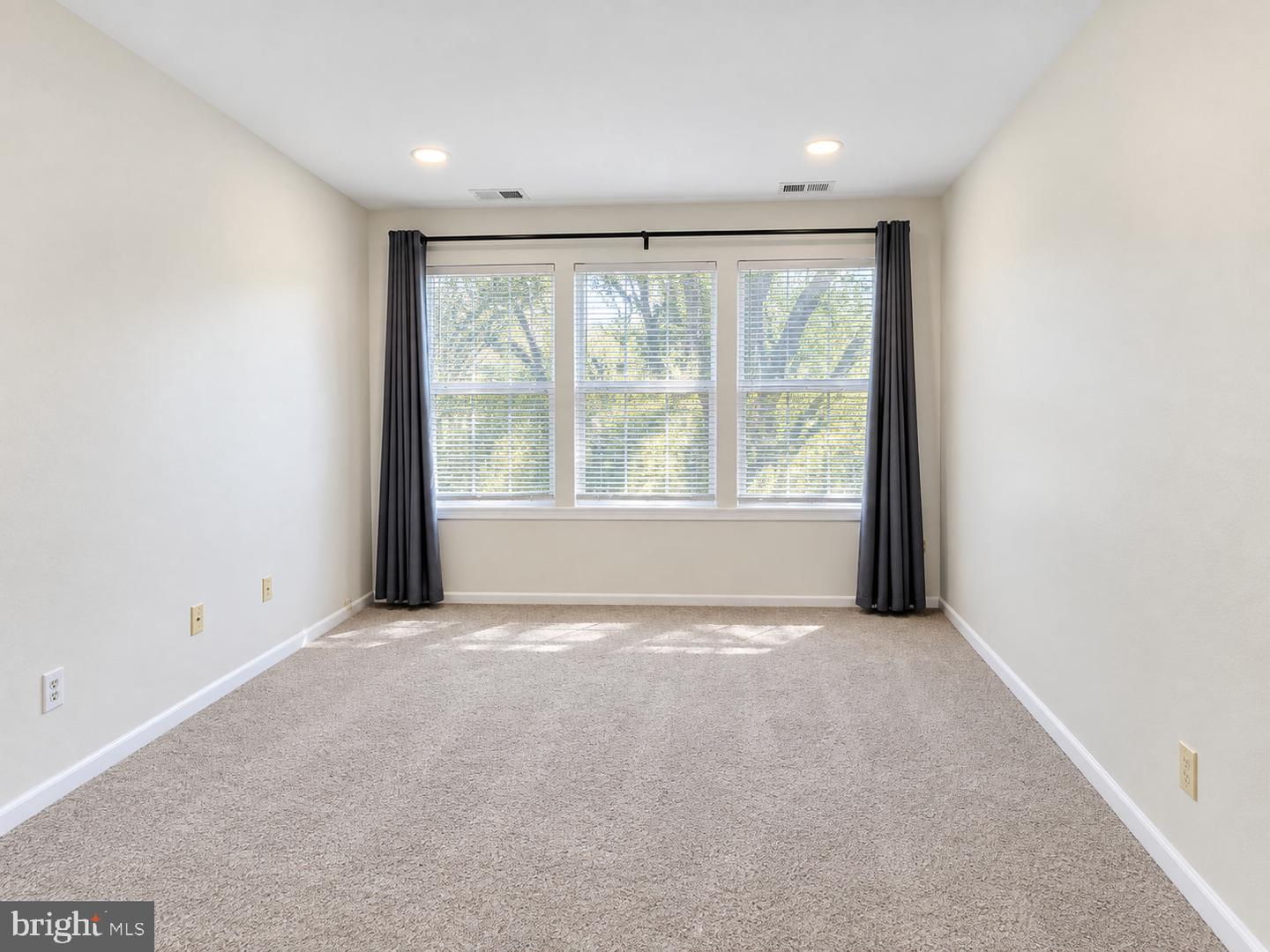 207 Salem Ct #11 Property Photo 8