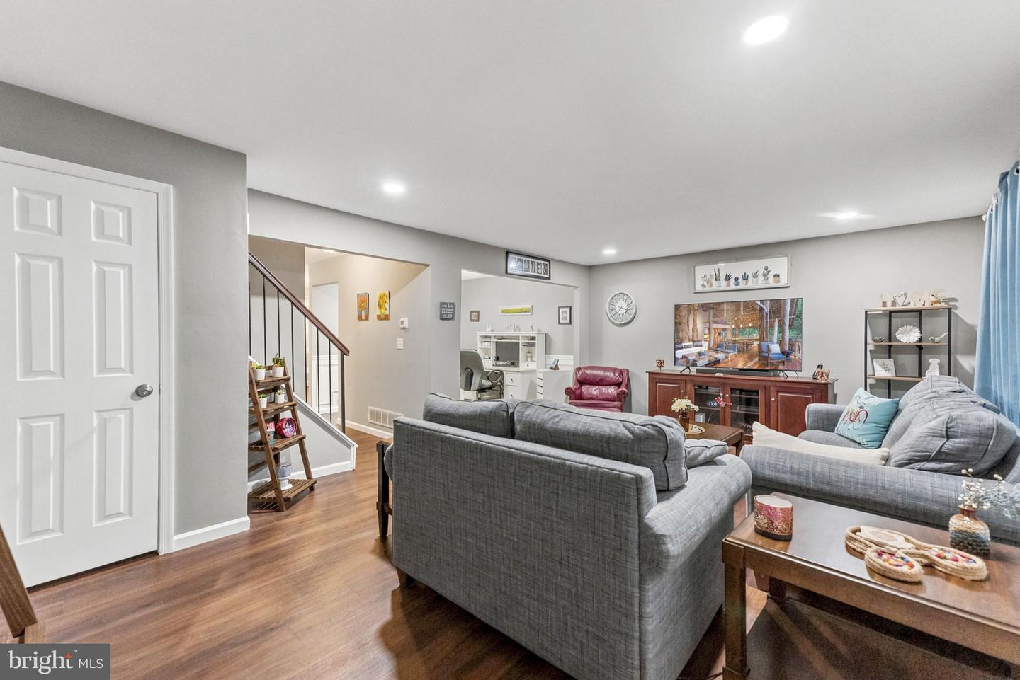 6 Devonshire Ct Property Photo 2