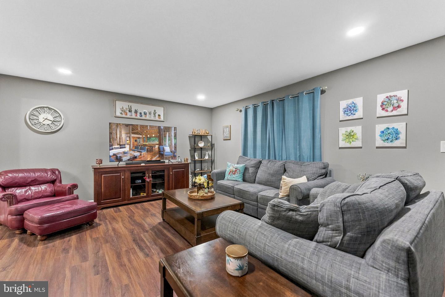 6 Devonshire Ct Property Photo 3
