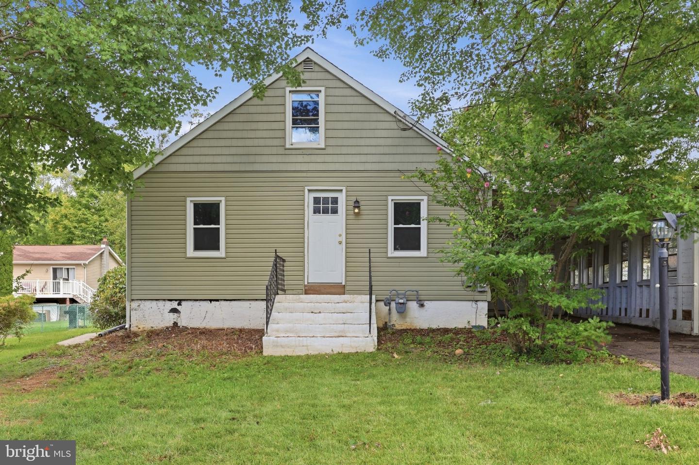 48 POLAND ST Property Photo 1
