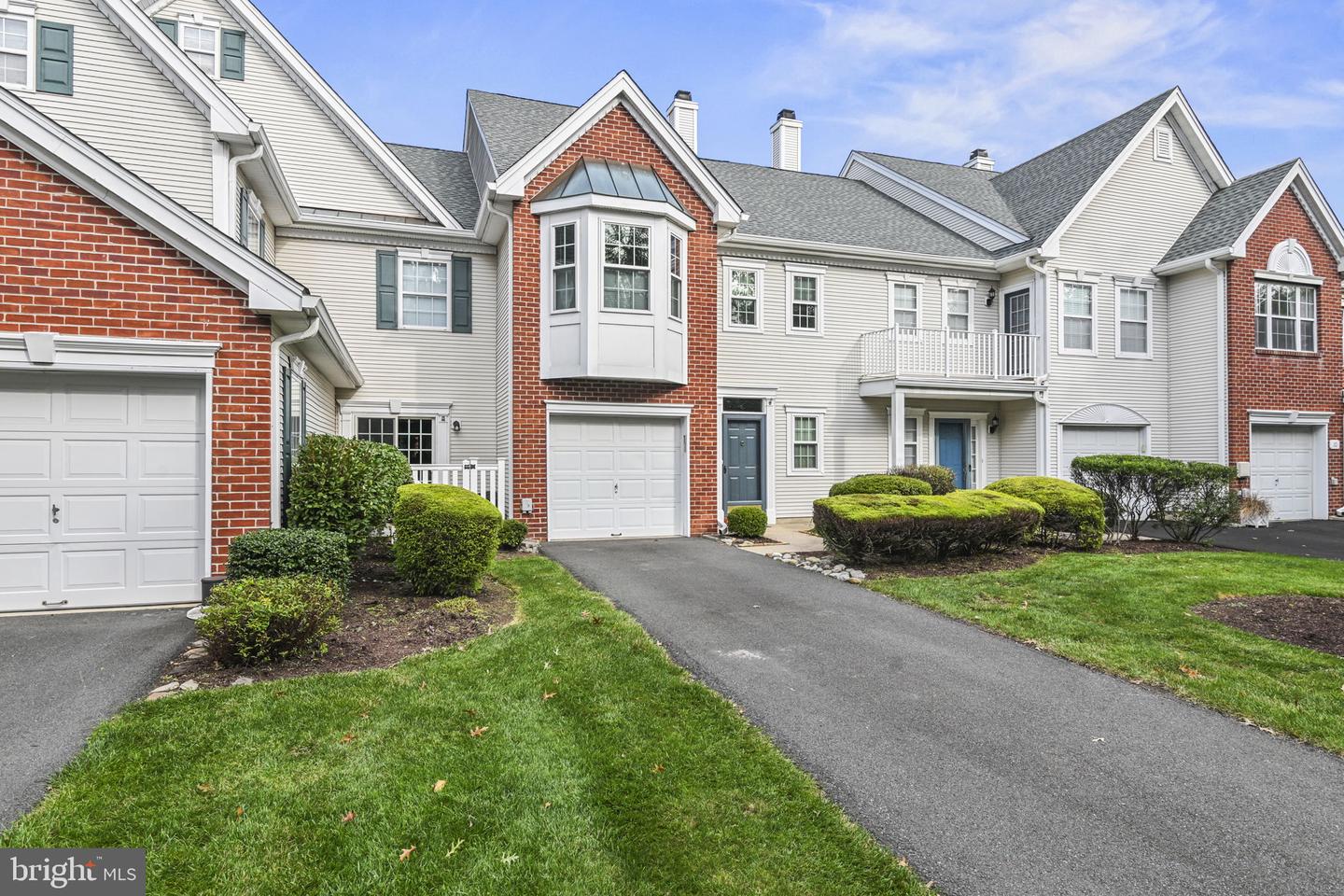 14 HILTON CT Property Photo 1