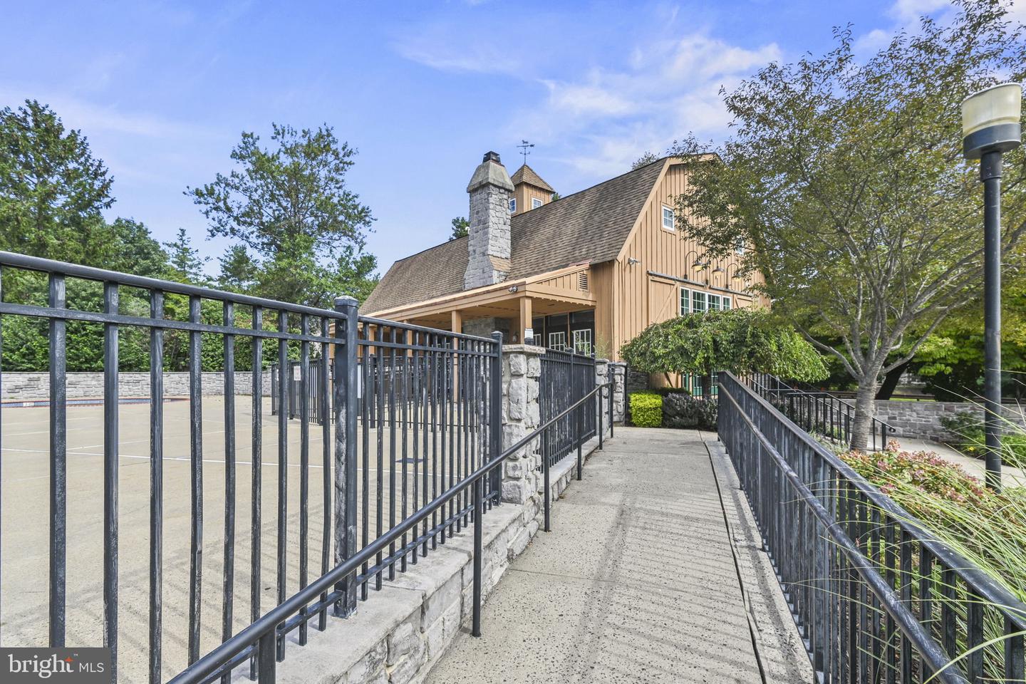14 Hilton Ct Property Photo 41