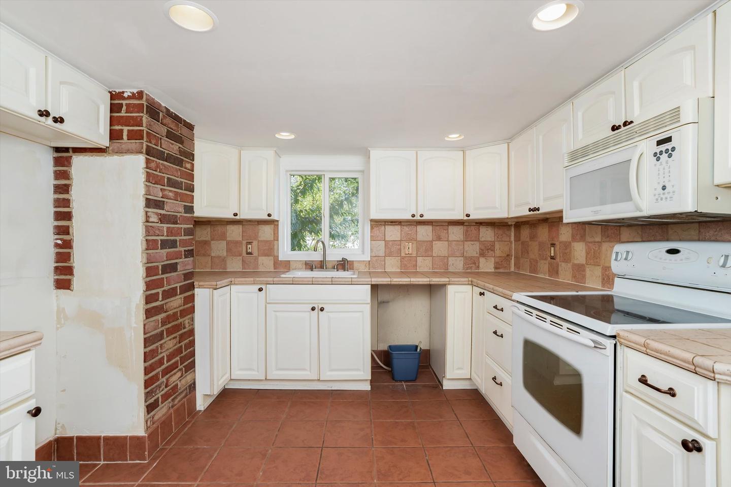 44 Hutchins Ave Property Photo 10