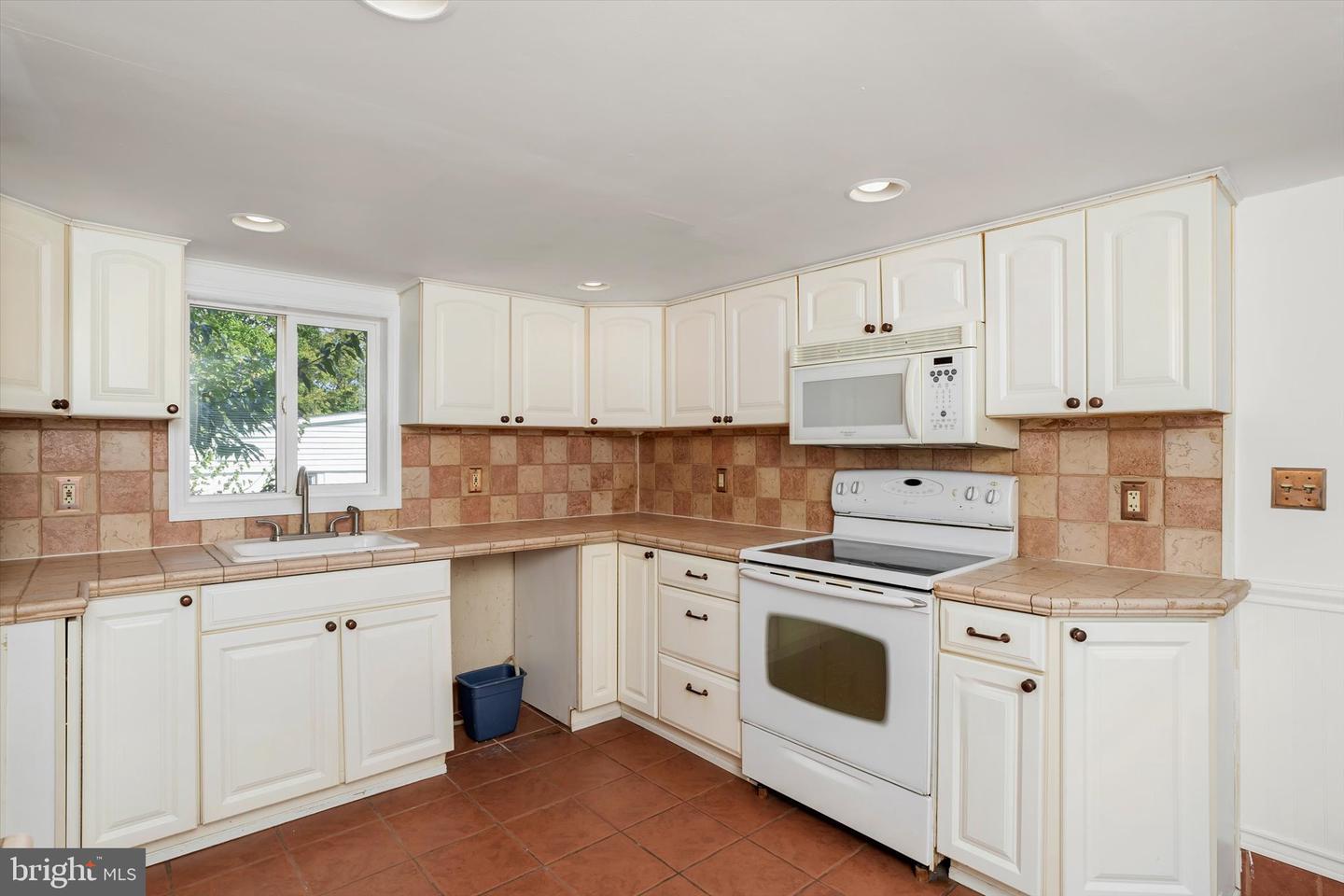 44 Hutchins Ave Property Photo 11