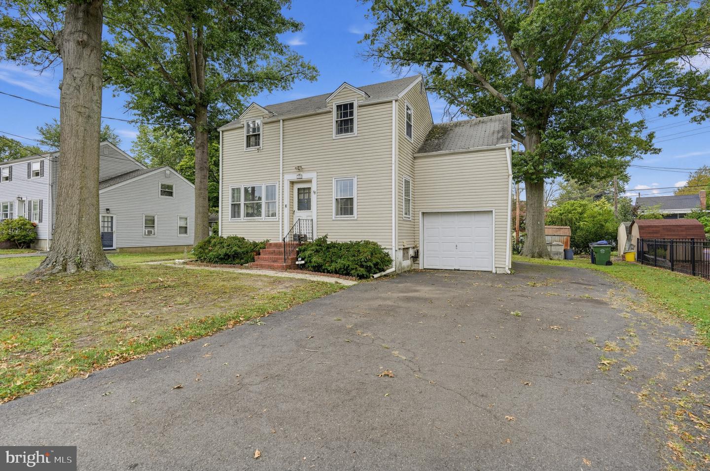 104 Harron Ave Property Photo 1
