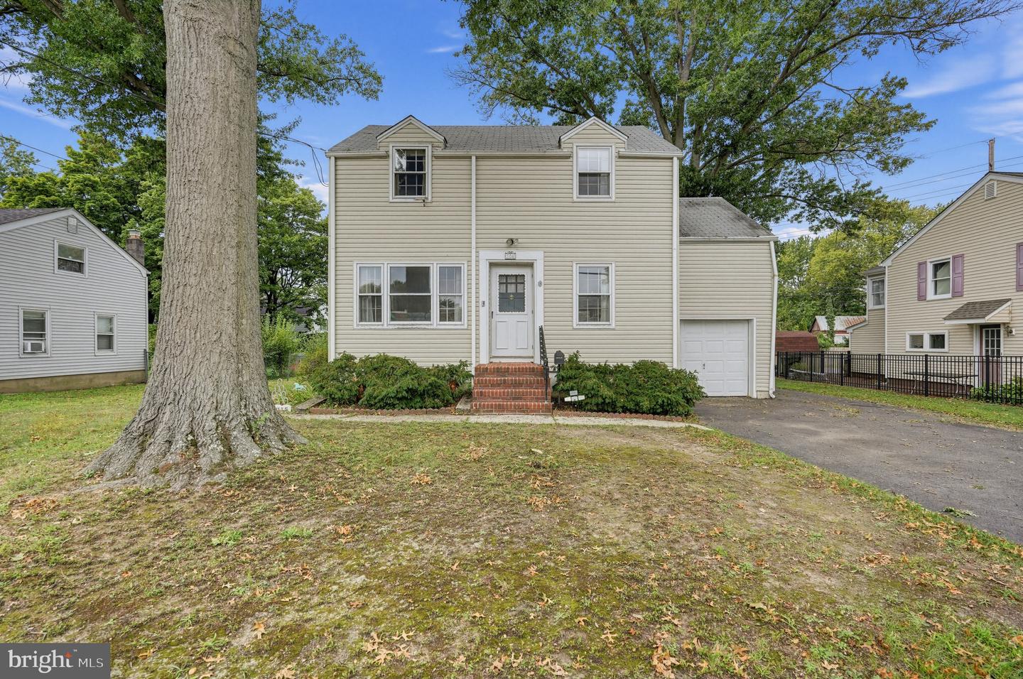 104 Harron Ave Property Photo 2