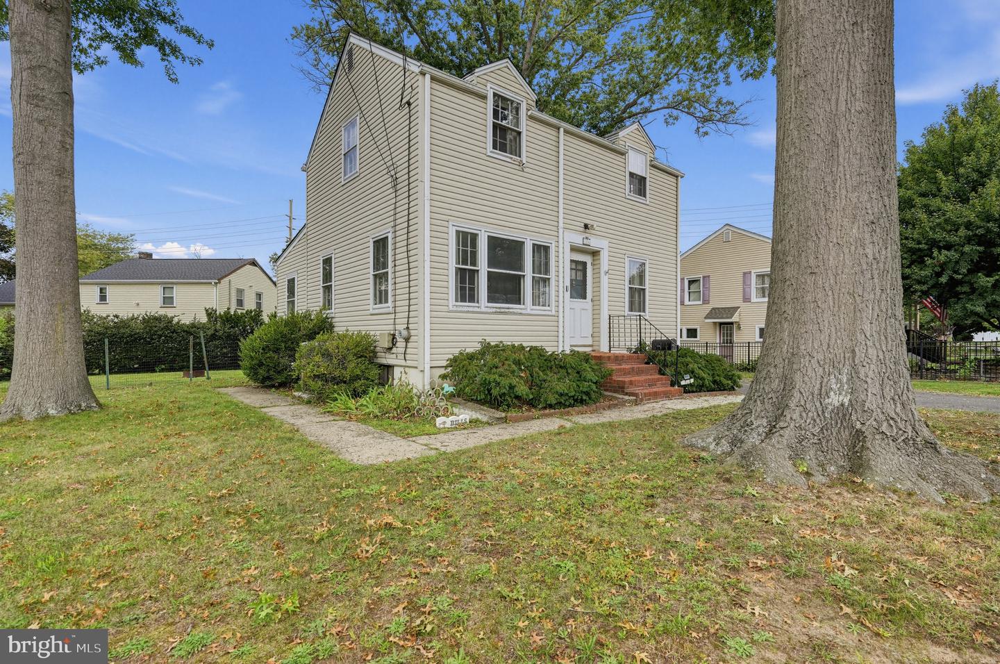 104 Harron Ave Property Photo 3
