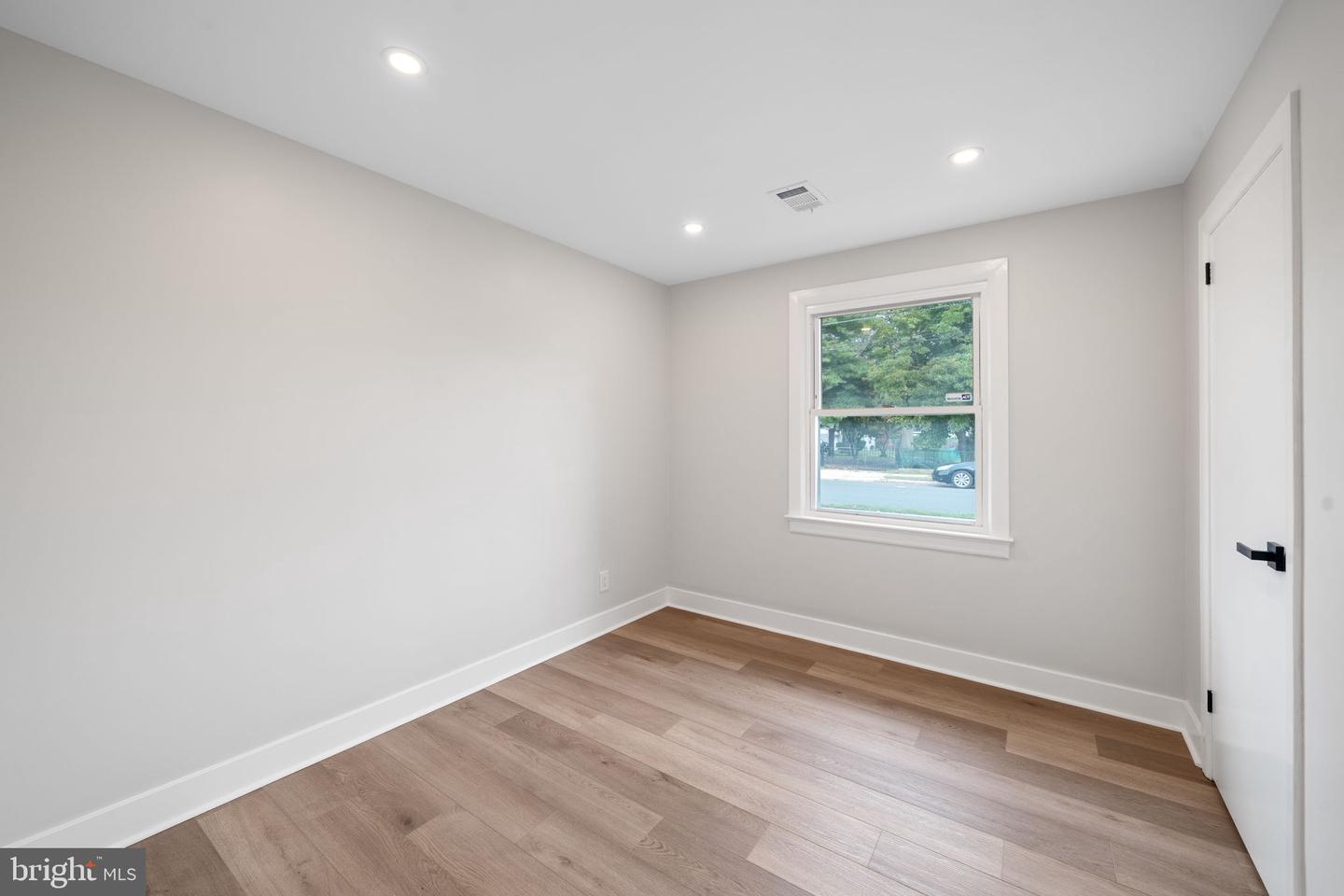 1381 Deutz Ave Property Photo 15