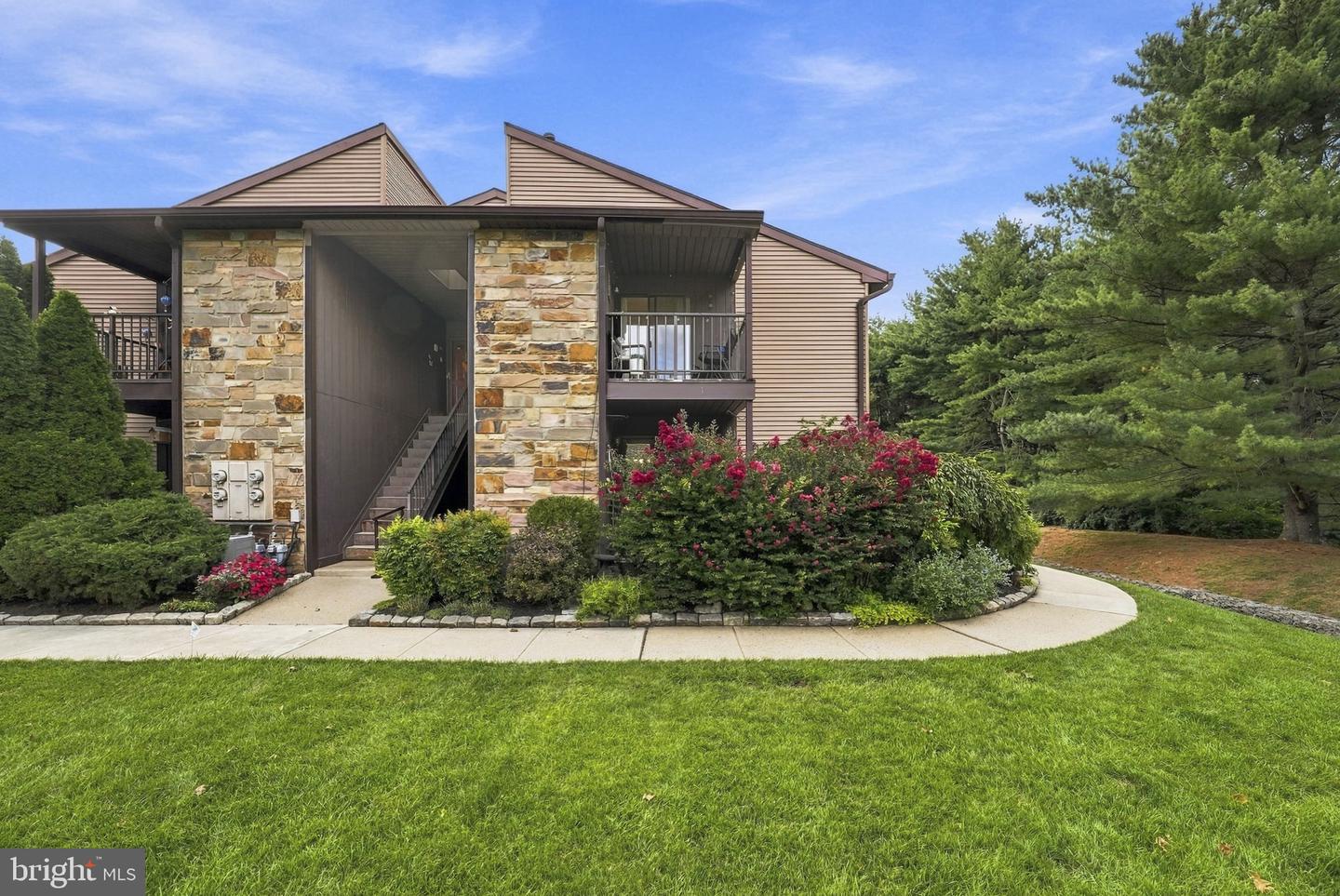 20 GENA CT Property Photo 1