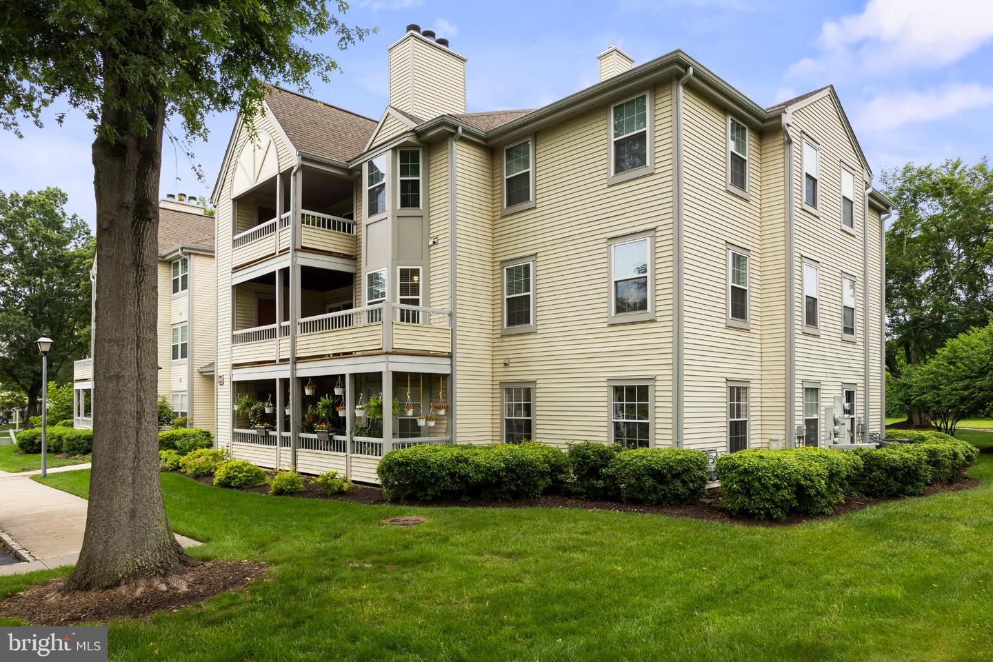 101 CLARIDGE CT #8 Property Photo 1