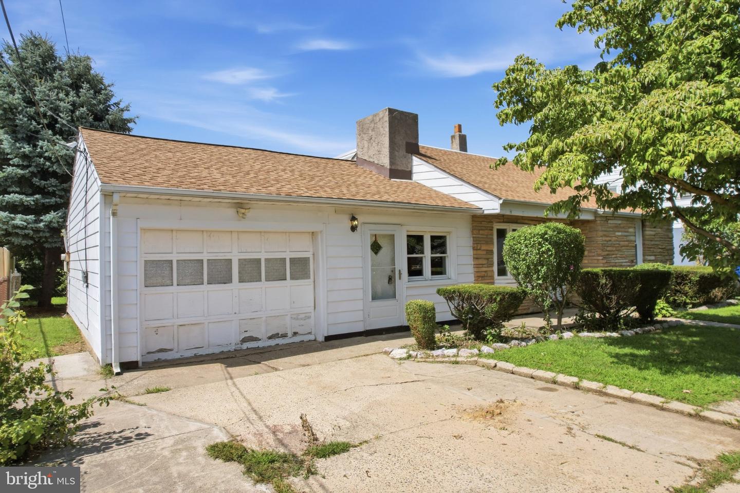 56 Benson Ave Property Photo 2