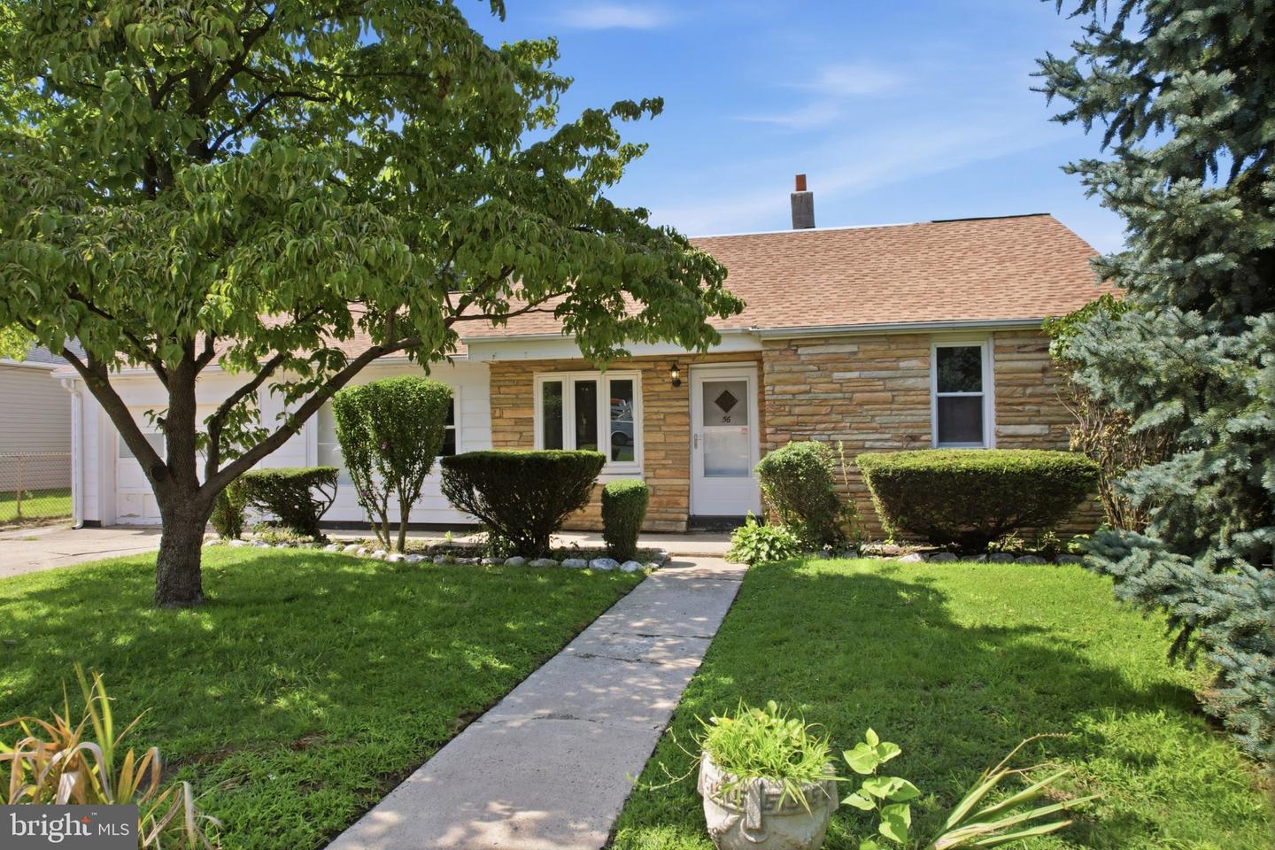 56 Benson Ave Property Photo 4