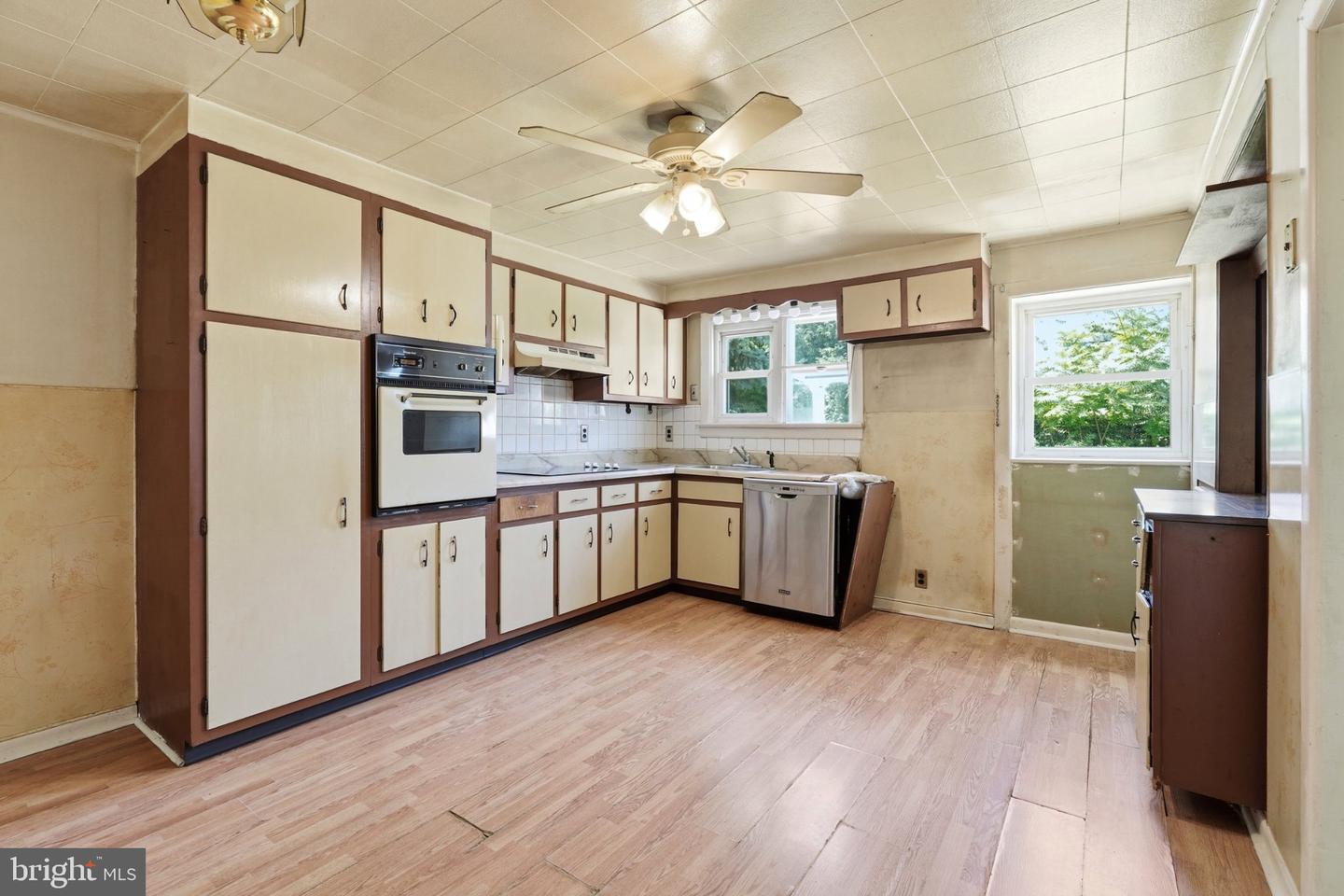 56 Benson Ave Property Photo 11