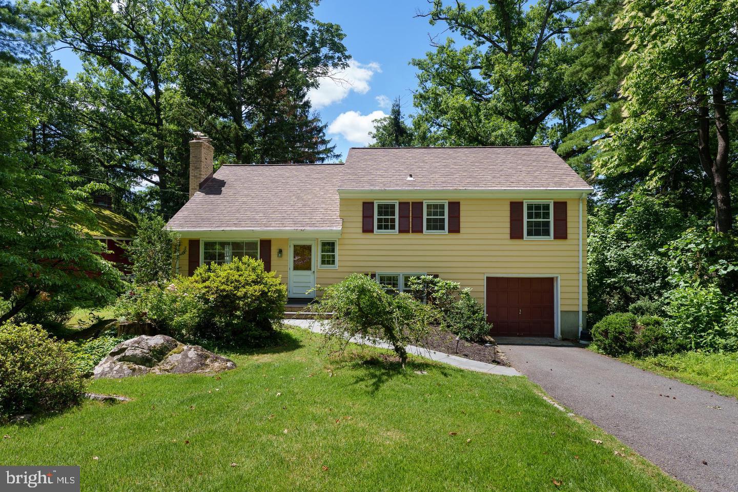 682 EWING ST Property Photo 1