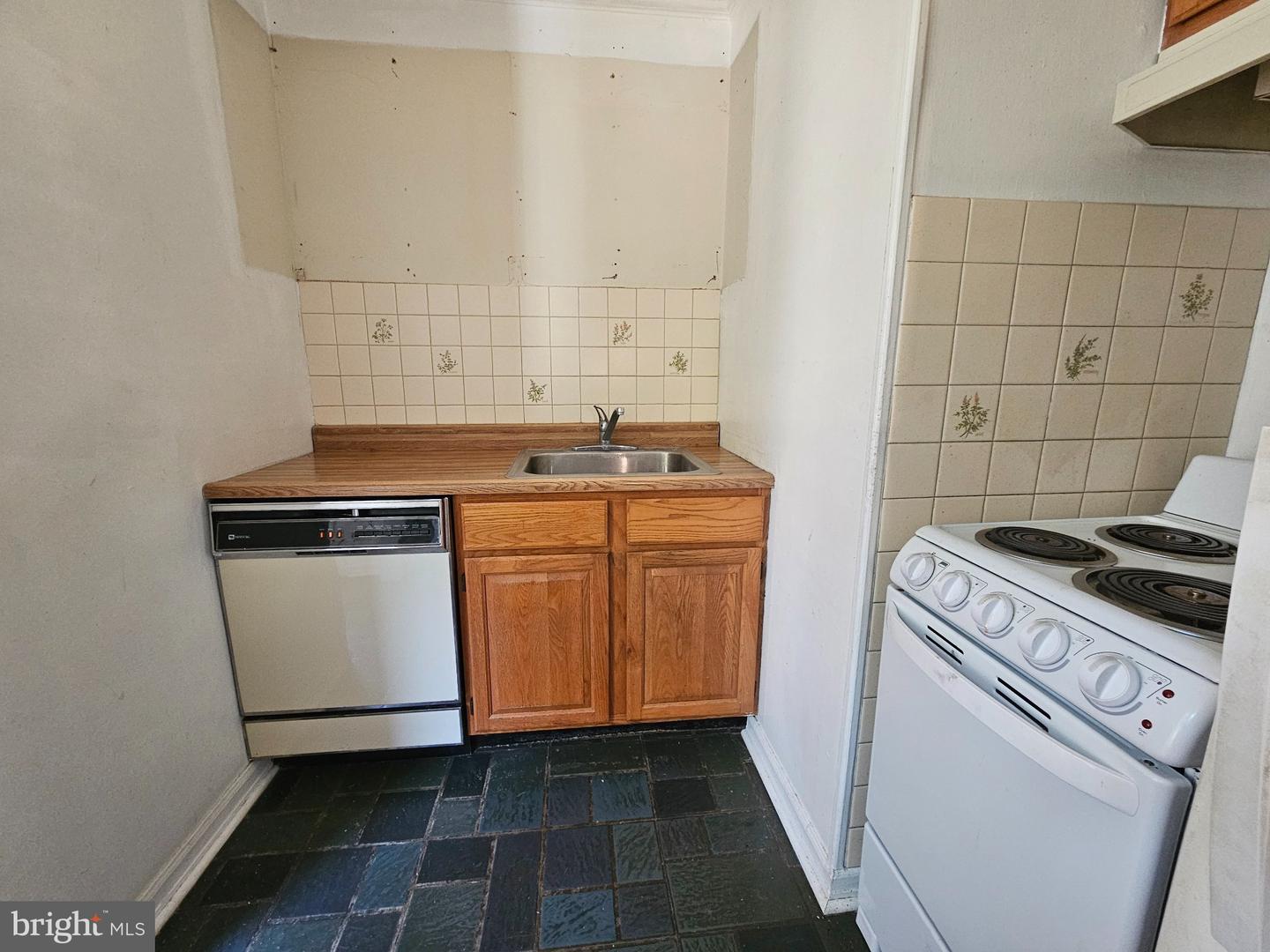19 Dorann Ave Property Photo 17