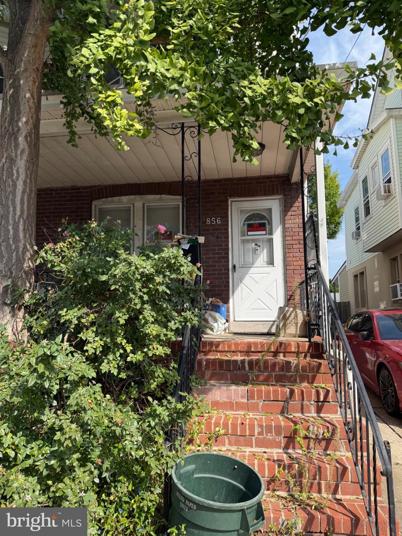 856 Spruce St Property Photo 1