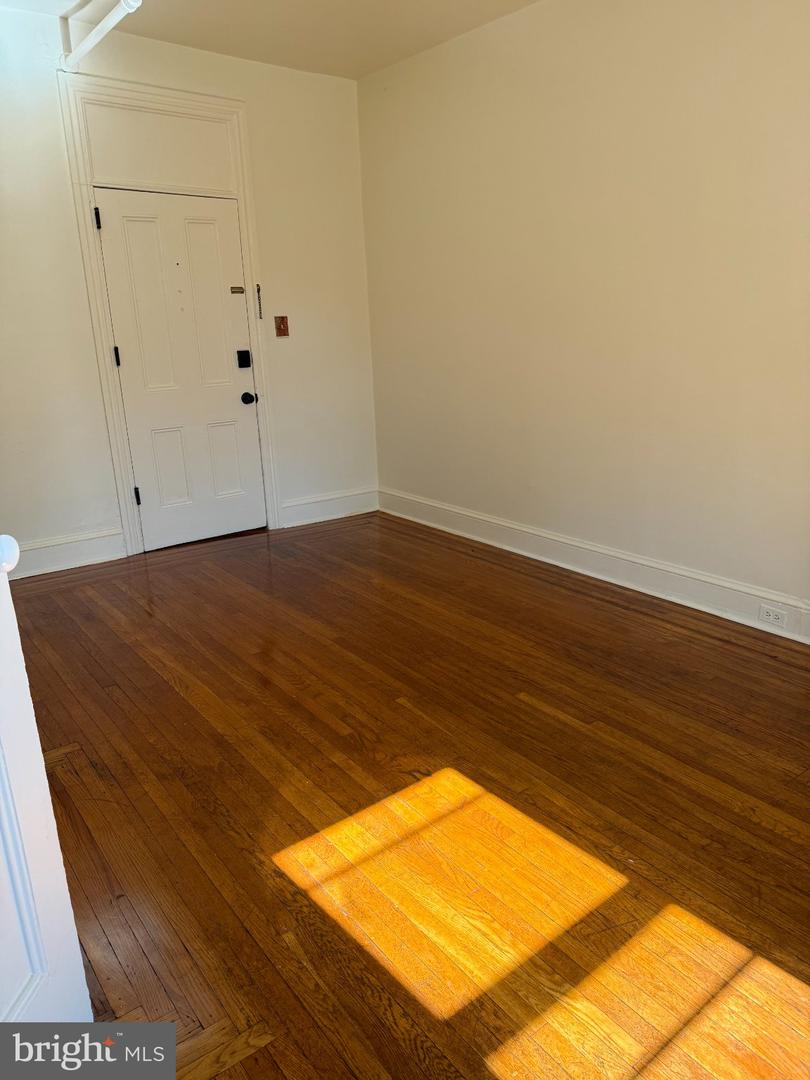206 NASSAU ST Property Photo 1