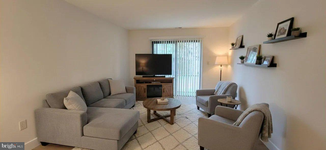 1614 Silver Ct Property Photo 3