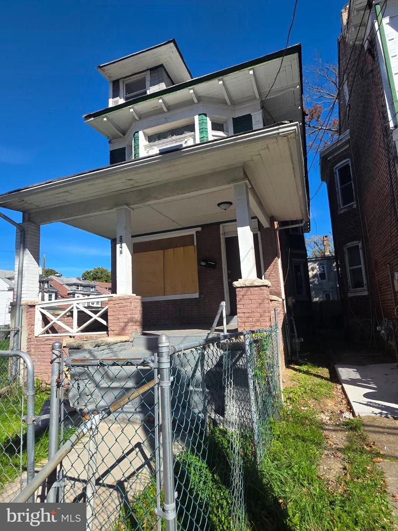 846 Stuyvesant Ave Property Photo 3