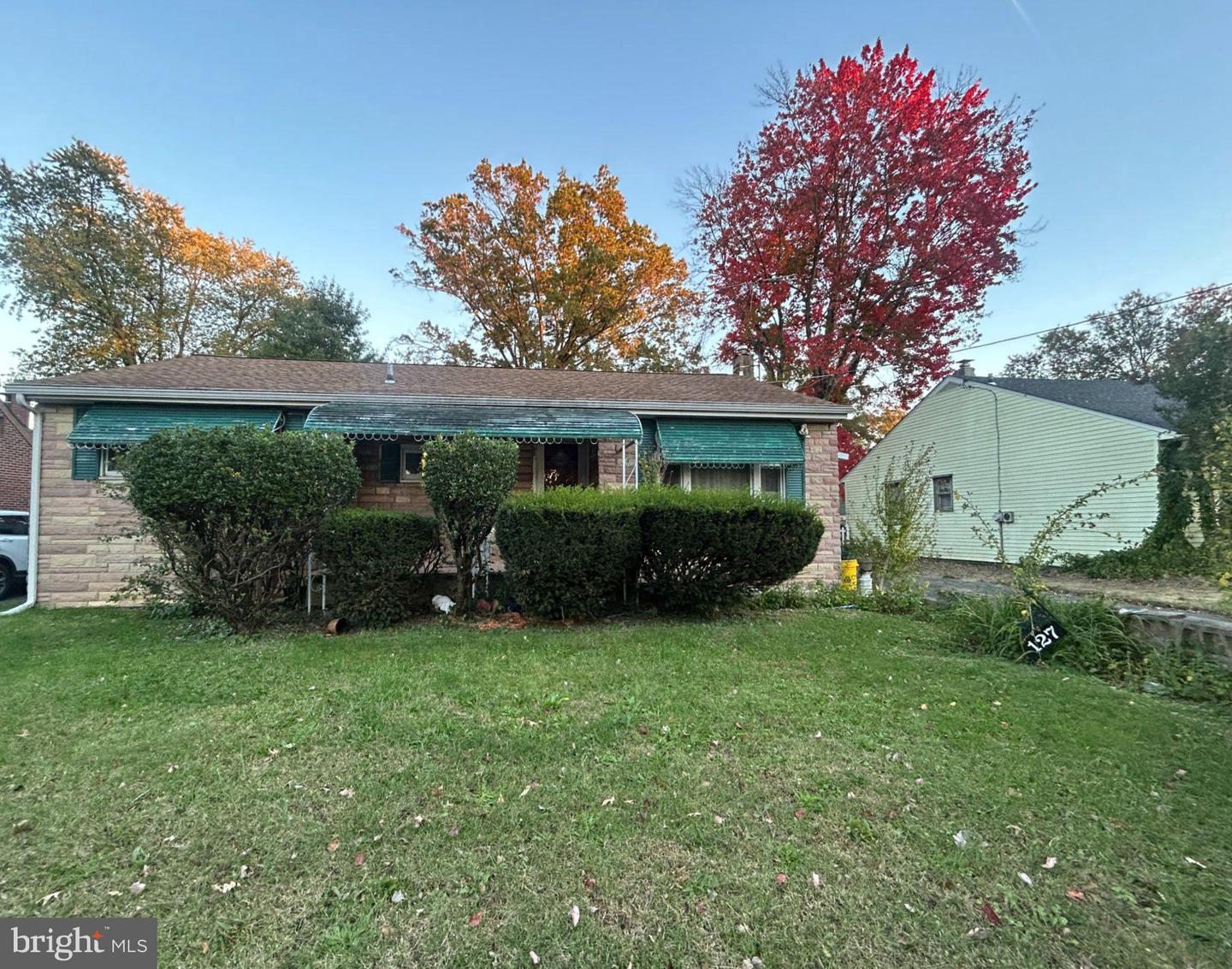 127 HAWTHORNE AVE Property Photo 1