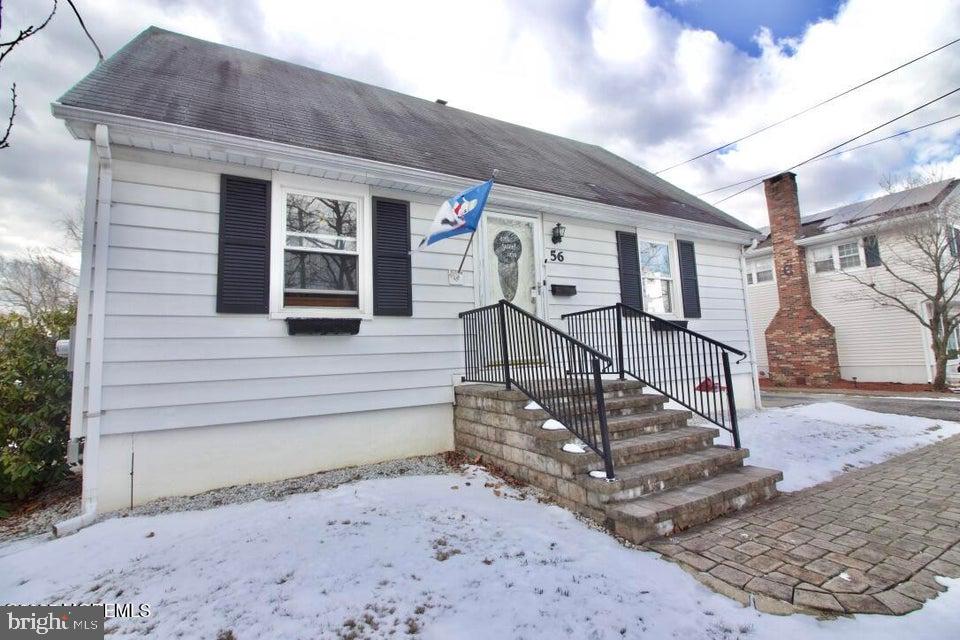 56 IRWIN AVE