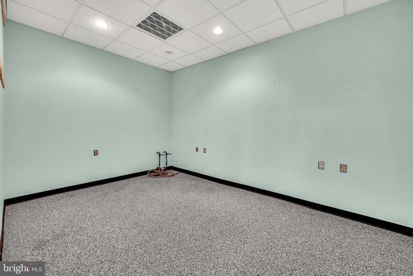 18 Hornerstown Rd #b Property Photo 24