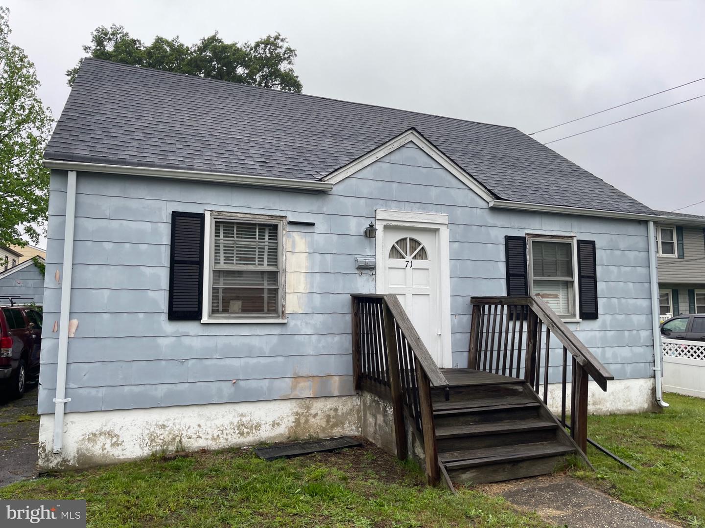 71 13th St Property Photo 1