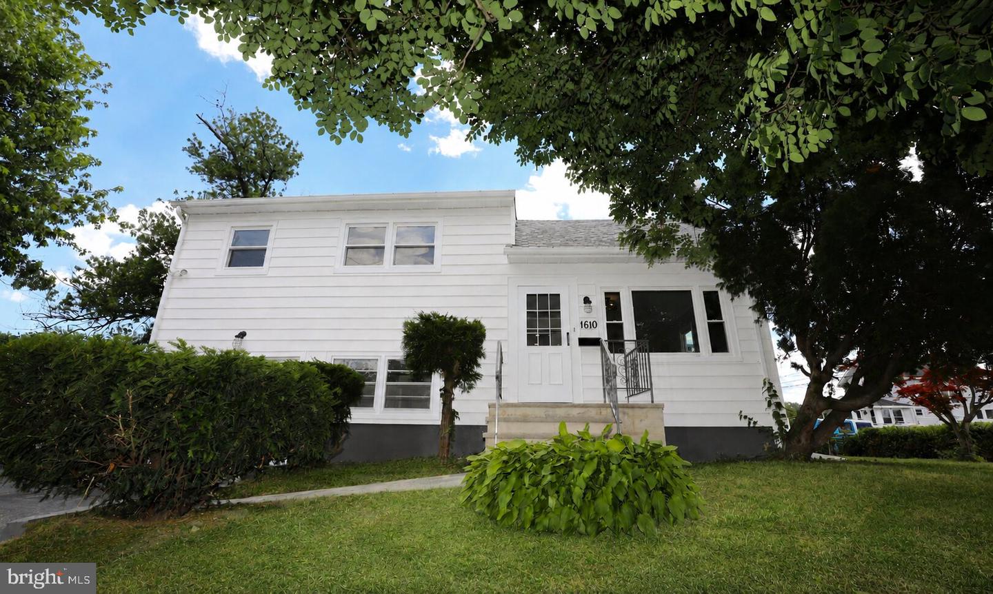 1610 Huntington Ave Property Photo 1