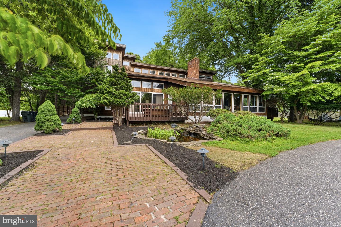 481 E Freehold Rd Property Photo 1