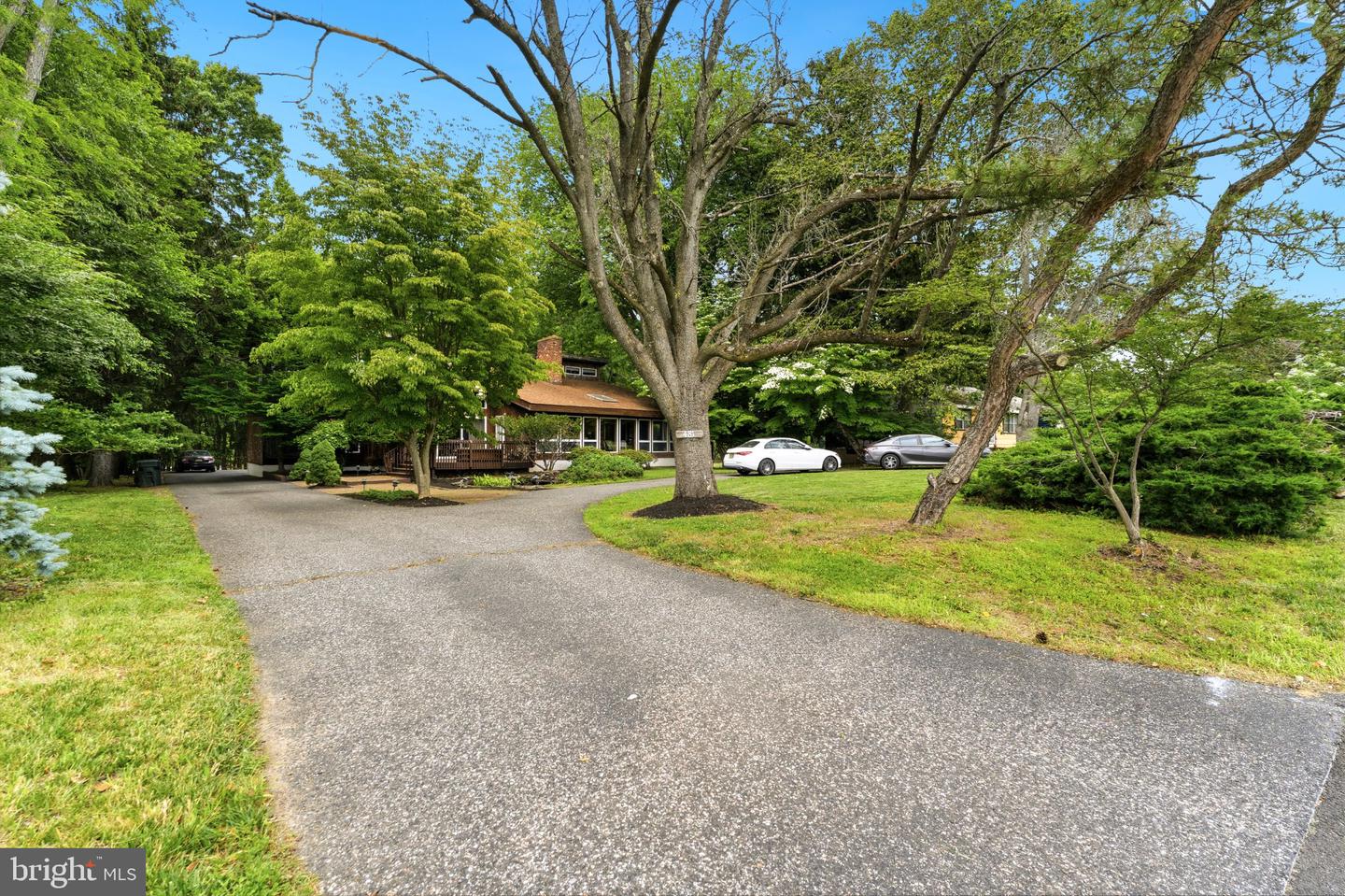 481 E Freehold Rd Property Photo 2