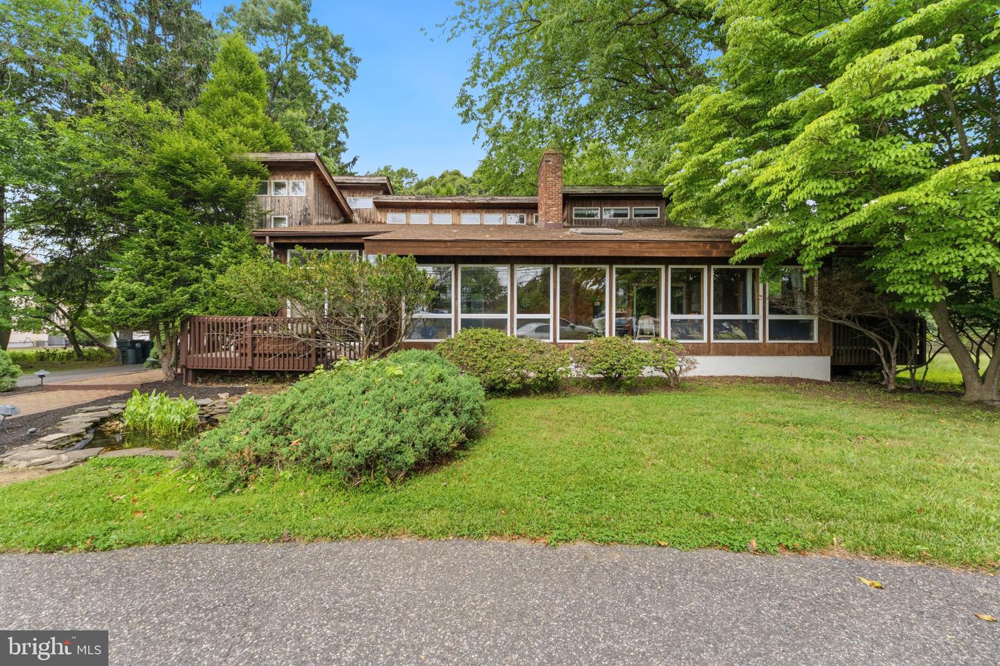 481 E Freehold Rd Property Photo 4