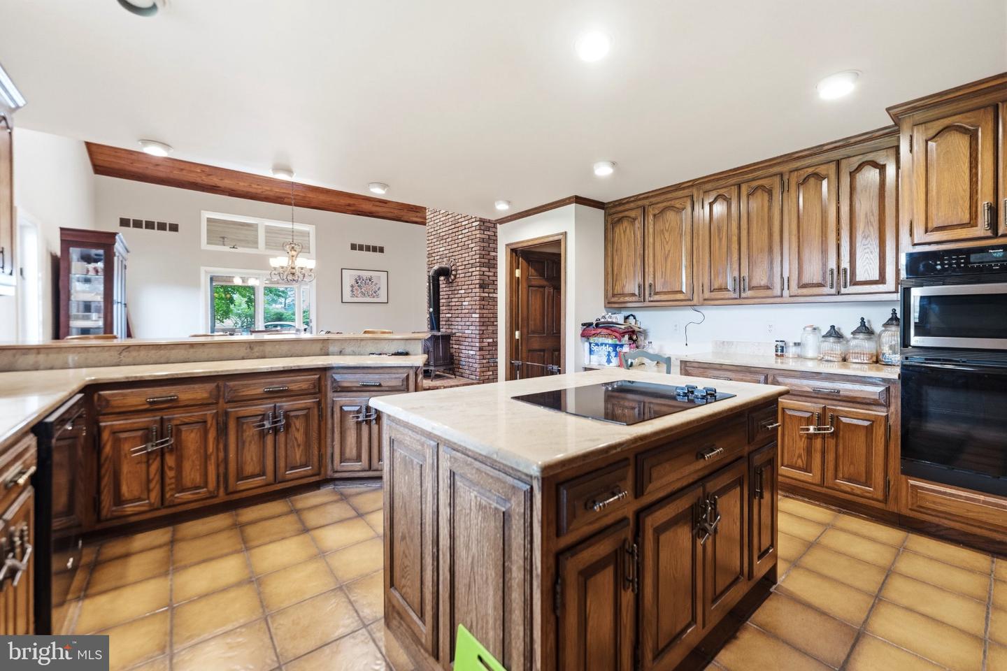 481 E Freehold Rd Property Photo 14