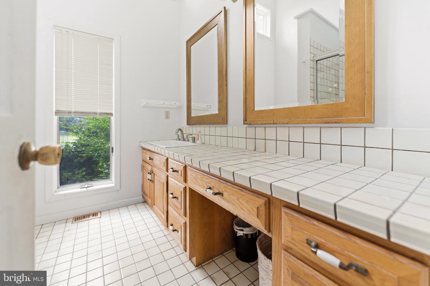 481 E Freehold Rd Property Photo 24