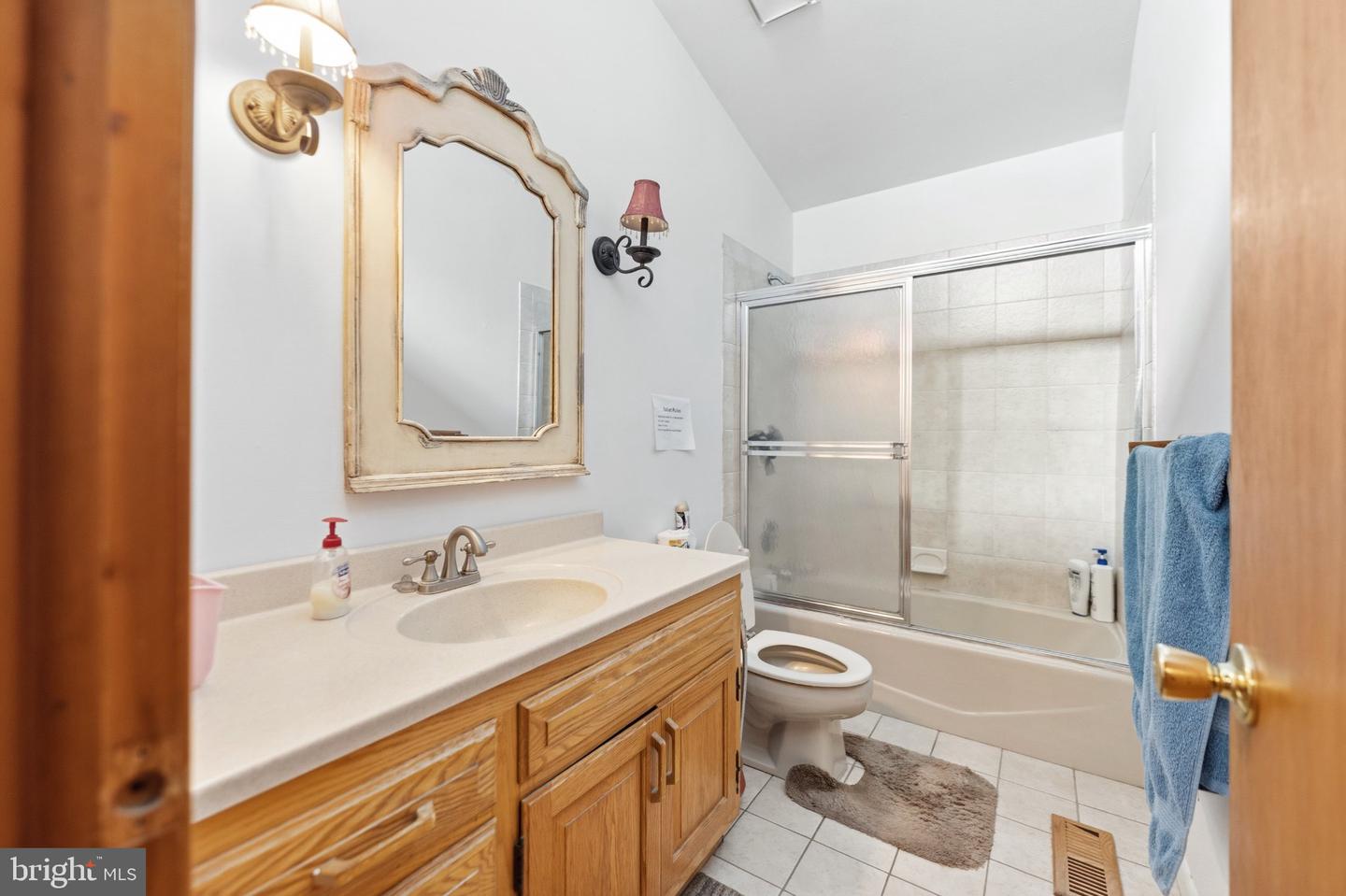 481 E Freehold Rd Property Photo 25