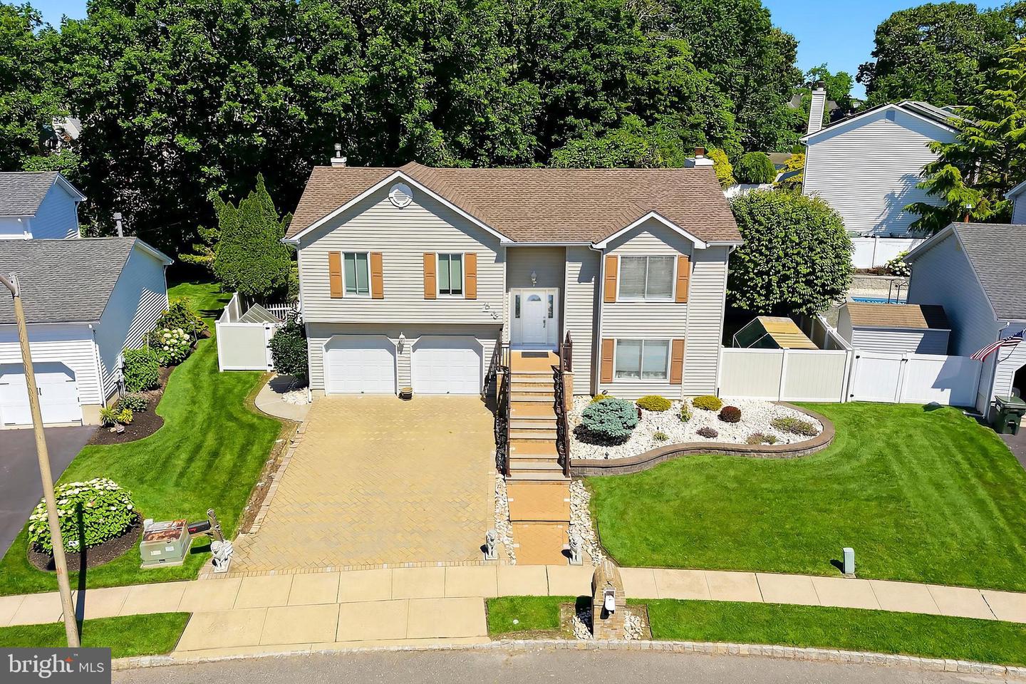 34 BRONIA STREET