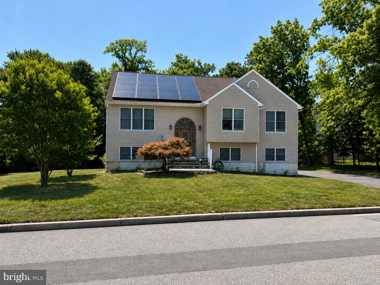 21 Sylvan Blvd Property Photo 2