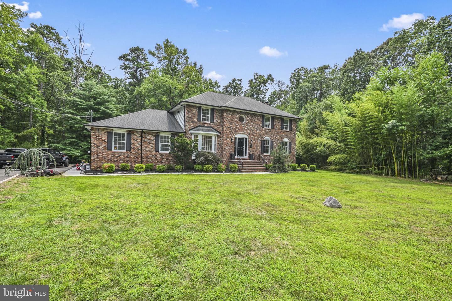 16 Pine Property Photo 4